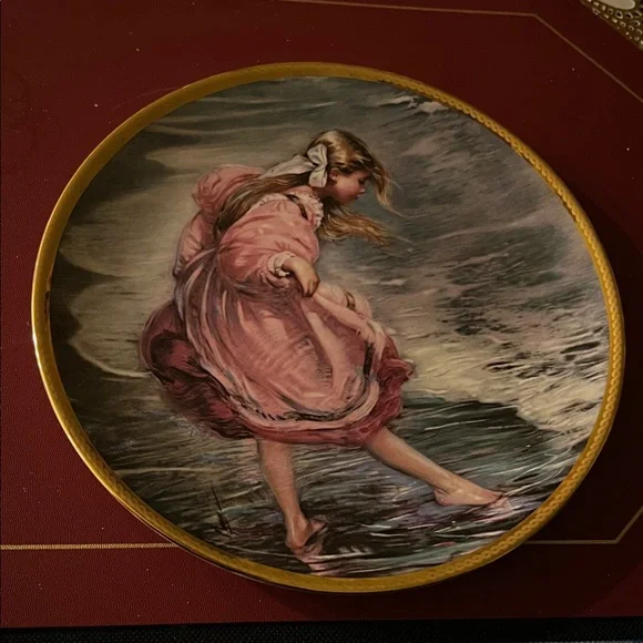 #0550+ Decorative Plate W/ Little Misses Young & Fair. In Pink Dress & Gold Trim - Picture 1 of 3